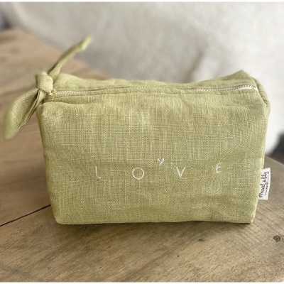 Trousse lin brodée "Love" vert mousse