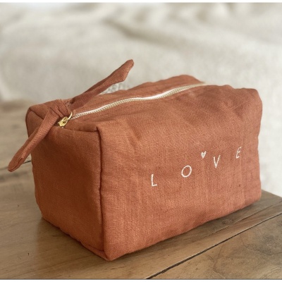 Trousse lin brodée "love" rouille